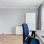 דירה Modern Suitable For Remote Work With Balcony & Parking By Renters *