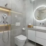 דירה Modern Suitable For Remote Work With Balcony & Parking By Renters *