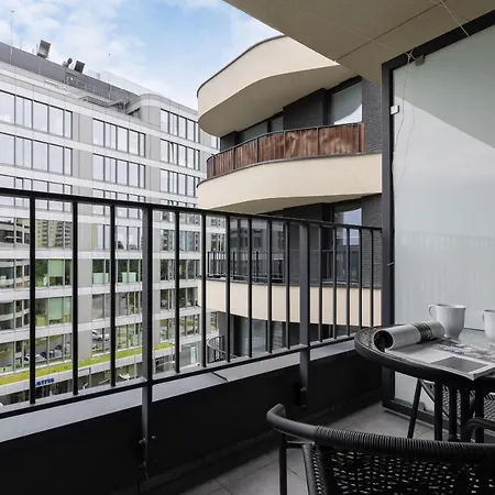 Modern Suitable For Remote Work With Balcony & Parking By Renters *