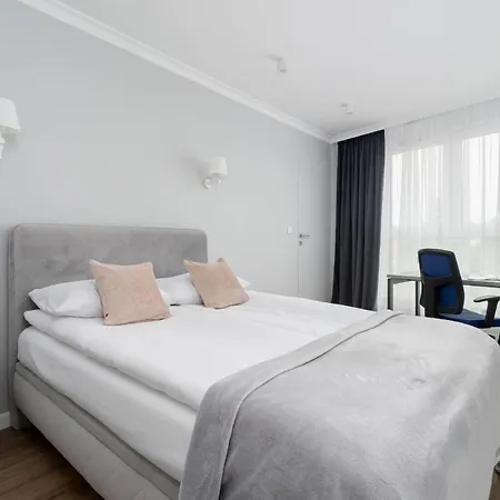 Appartement Modern Suitable For Remote Work With Balcony & Parking By Renters *