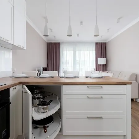 Appartement Modern Suitable For Remote Work With Balcony & Parking By Renters Cracovie