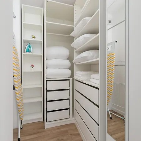 Modern Suitable For Remote Work With Balcony & Parking By Renters * קרקוב