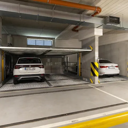 Modern Suitable For Remote Work With Balcony & Parking By Renters Appartement *