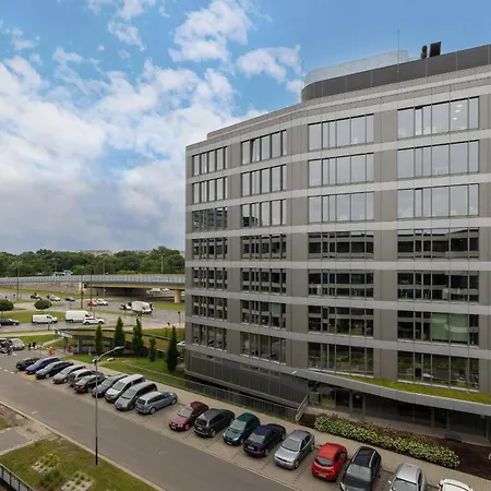 דירה Modern Suitable For Remote Work With Balcony & Parking By Renters *