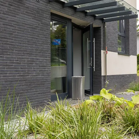 Modern Suitable For Remote Work With Balcony & Parking By Renters דירה *