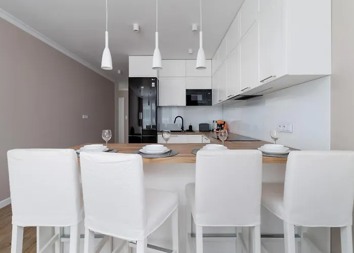 아파트 Modern Suitable For Remote Work With Balcony & Parking By Renters