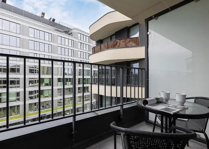Modern Suitable For Remote Work With Balcony & Parking By Renters *