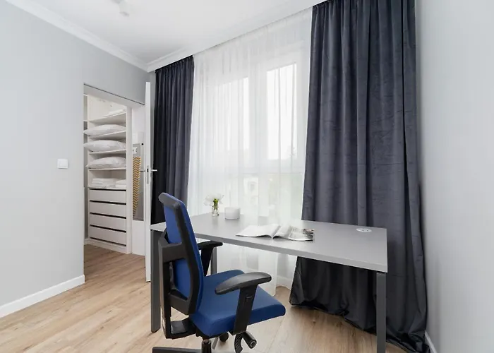 Modern Suitable For Remote Work With Balcony & Parking By Renters Краков