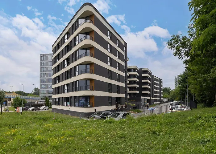 Modern Suitable For Remote Work With Balcony & Parking By Renters *