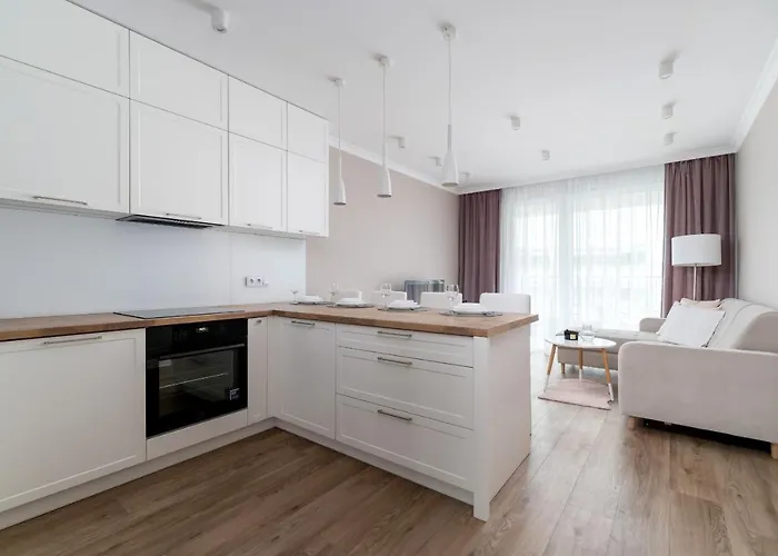 Modern Suitable For Remote Work With Balcony & Parking By Renters Lägenhet Kraków