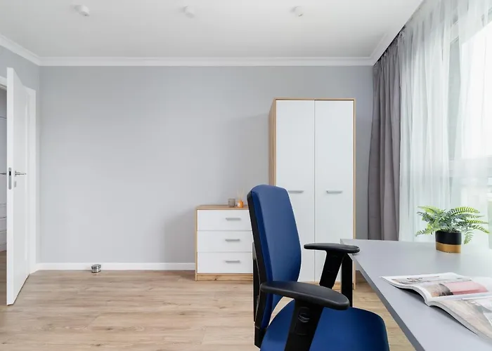 Lägenhet Modern Suitable For Remote Work With Balcony & Parking By Renters *