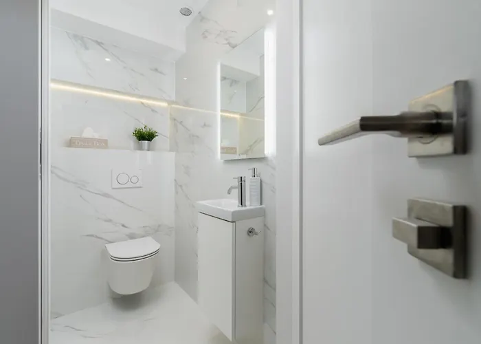 Modern Suitable For Remote Work With Balcony & Parking By Renters Kraków