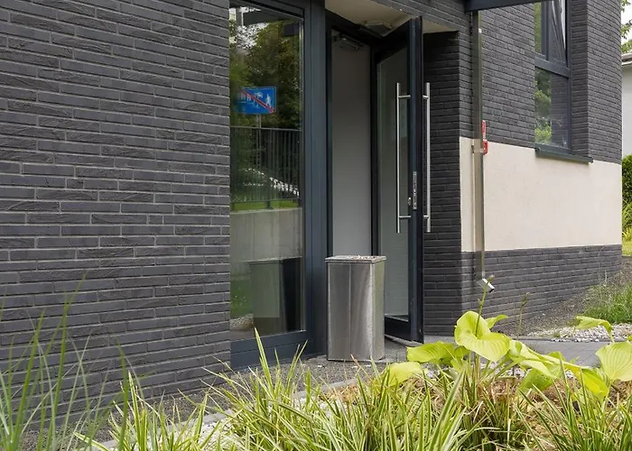 Modern Suitable For Remote Work With Balcony & Parking By Renters Lägenhet *